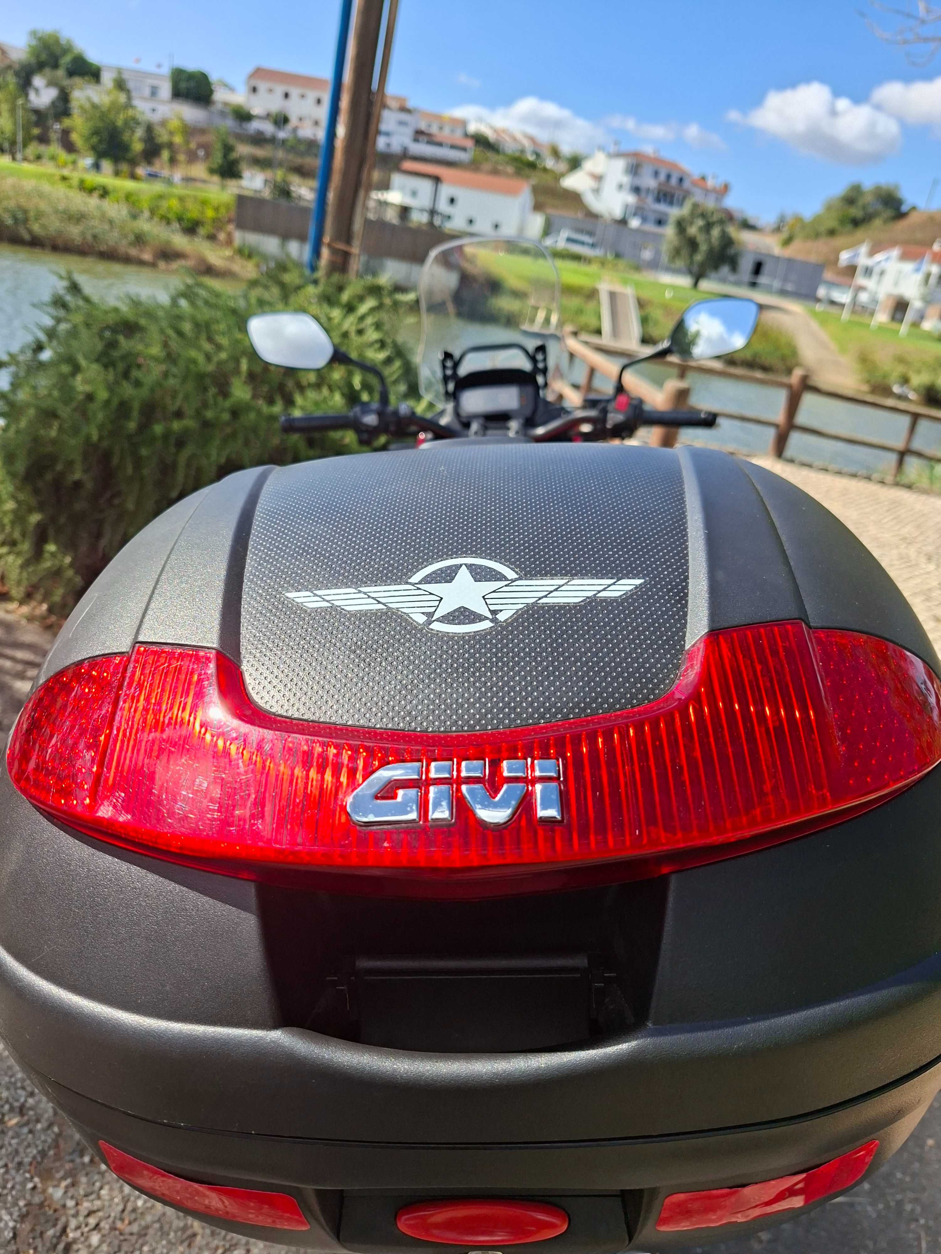 Vendo mota Honda CB500x, mota de garagem e muito bem estimada.