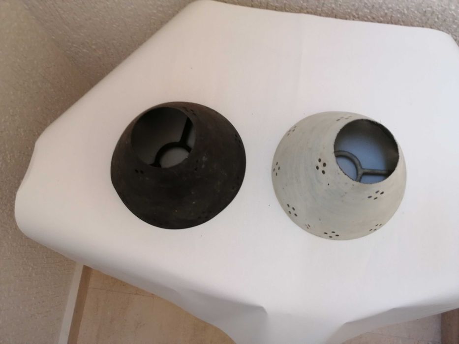 Abajoures de metal 2 bom estado e muito pouco uso