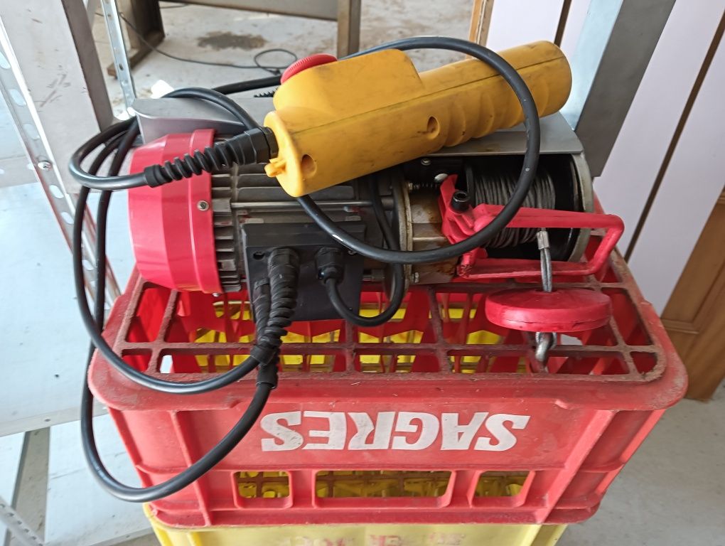 Guindaste 250kg como novo