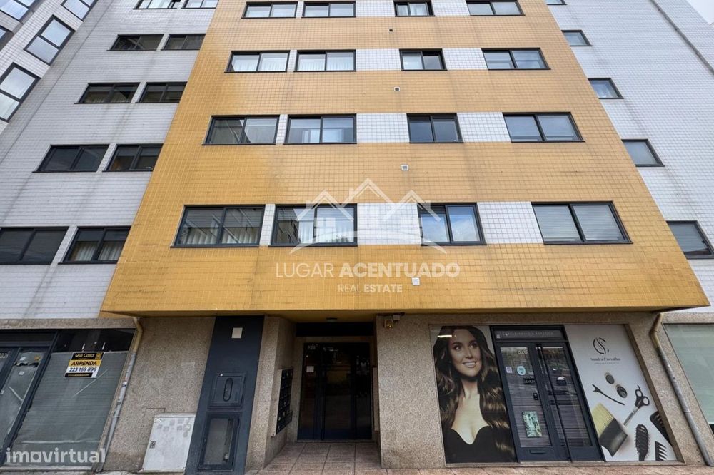 T2 para arrendamento junto ao hotel Holiday Inn, Gaia