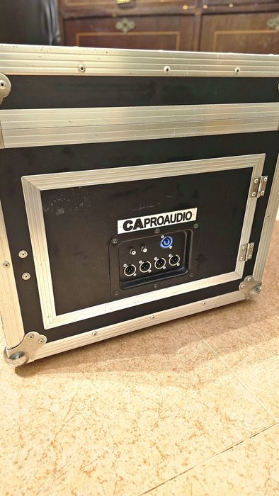 Rack PA madeira com prateleira deslizante