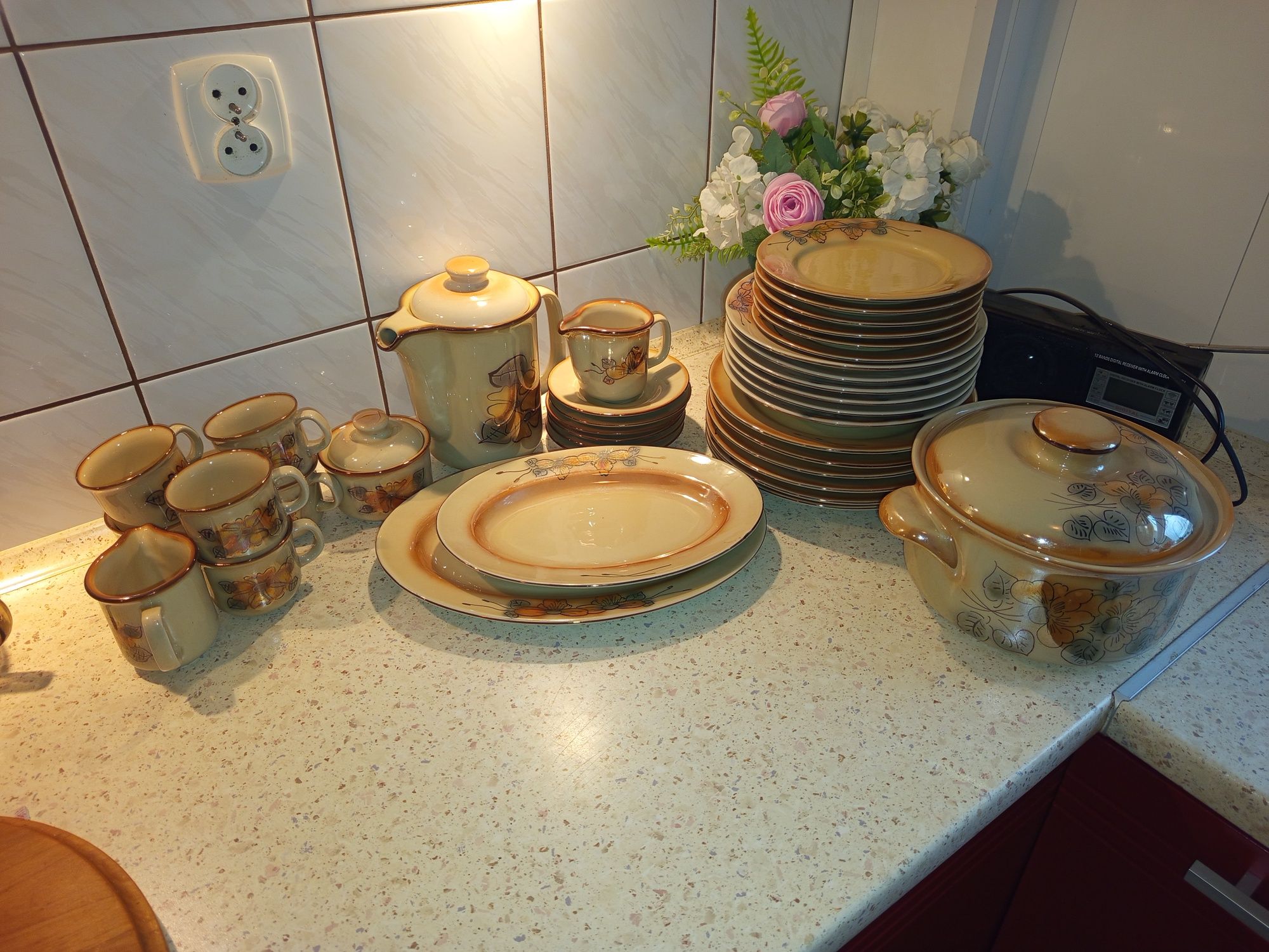 Serwis obiadowo kawowy porcelana Tułowice w kwiaty beżowy na 6 osóbowy