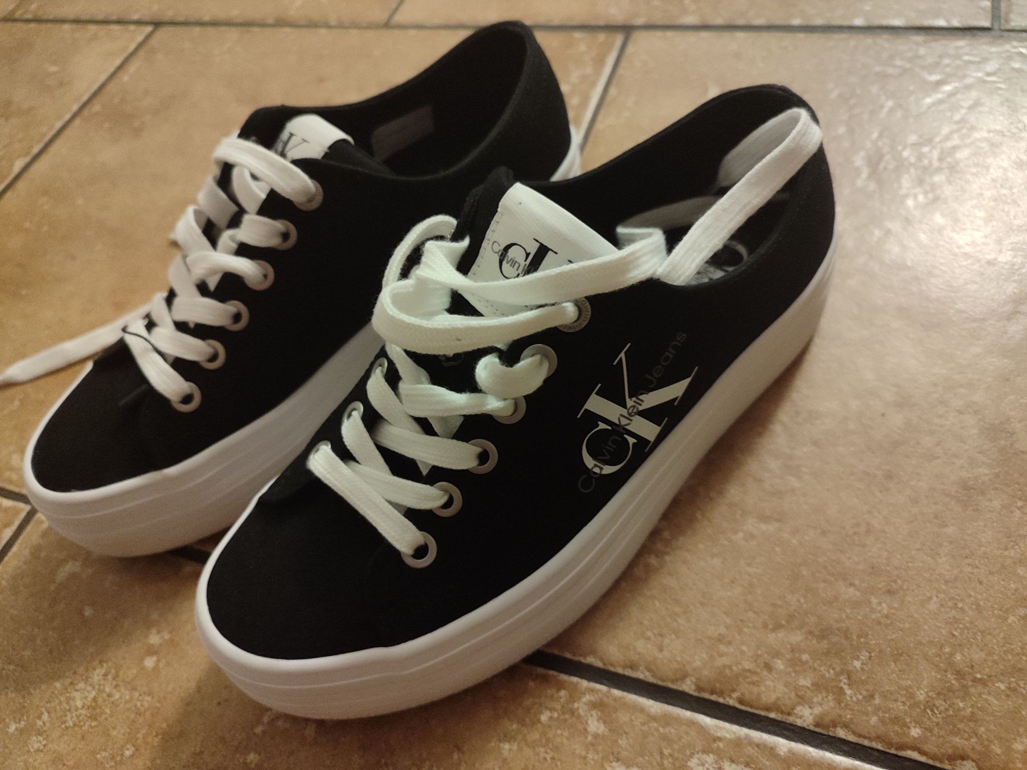 Nowe buty Calvin Klein