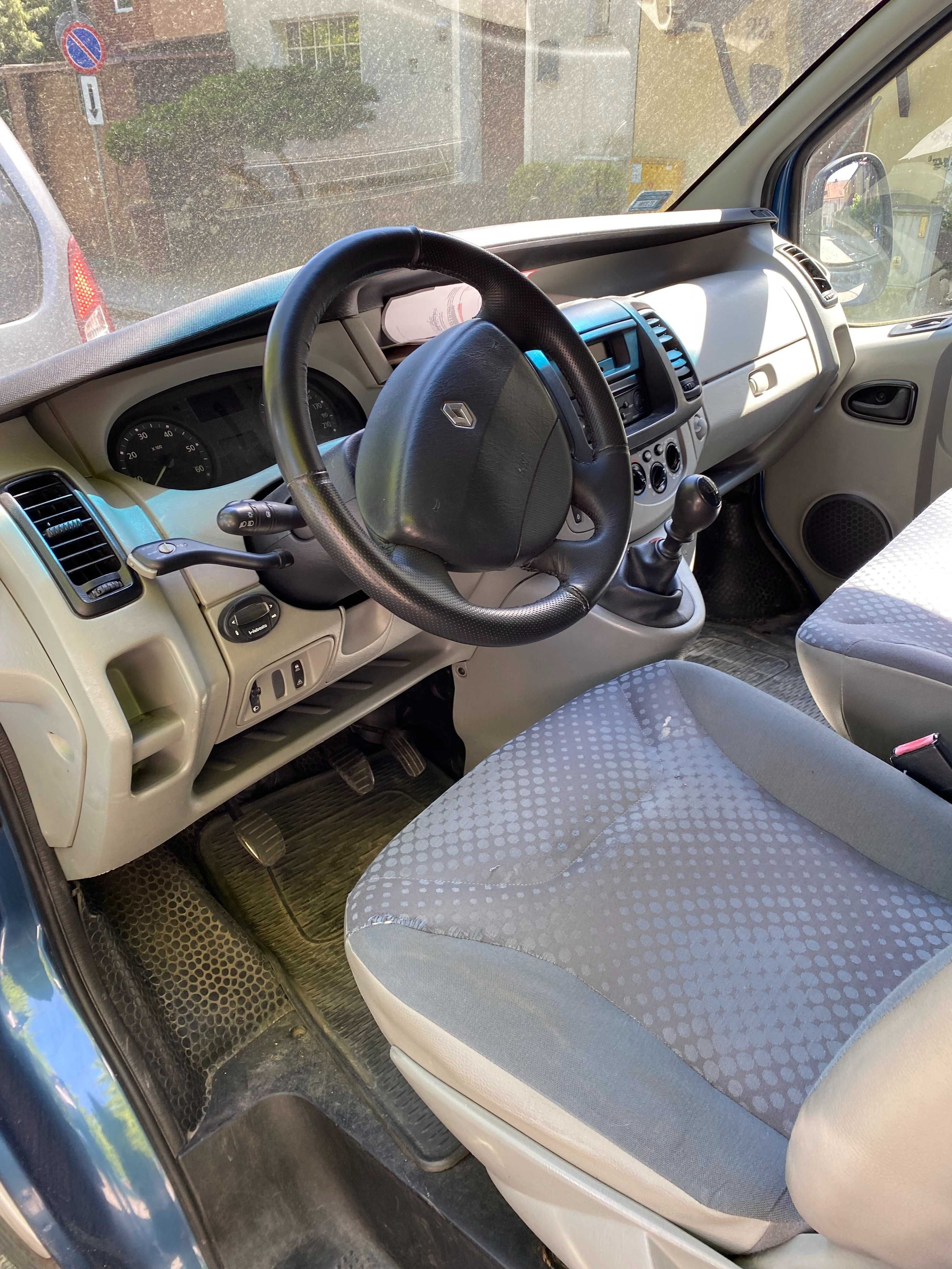 Renault Trafic 2,5 cdi klima ,webasto dwoje drzwi przesuwnych