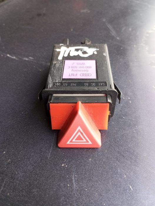 Botão 4 piscas Audi A6 C5 1999