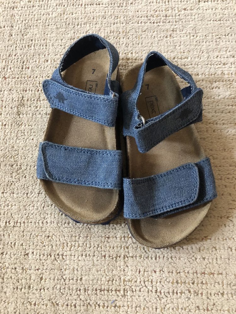 Sandalias de menina