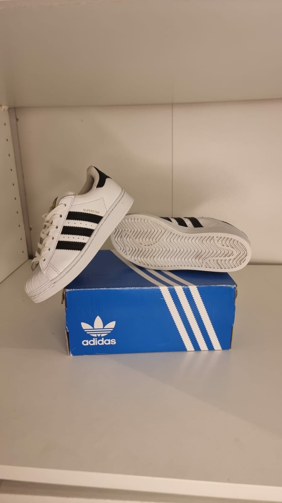 Adidas super star clássico