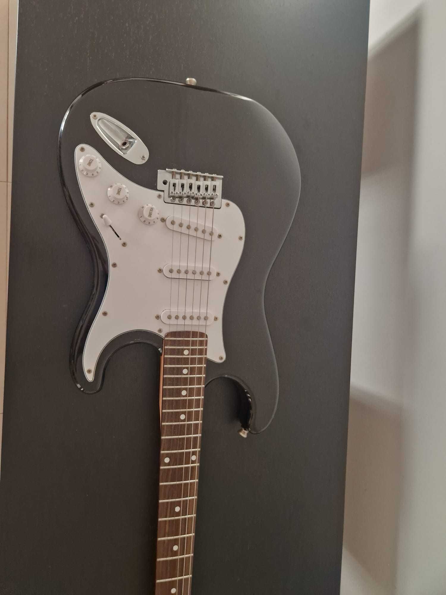 Guitarra Elétrica Rocker - em excelente estado, nova! Oportunidade!