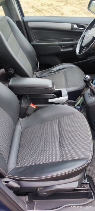 Opel Zafira B 1.8 gaz radio android kamera cofania 7 osobowa półskóry