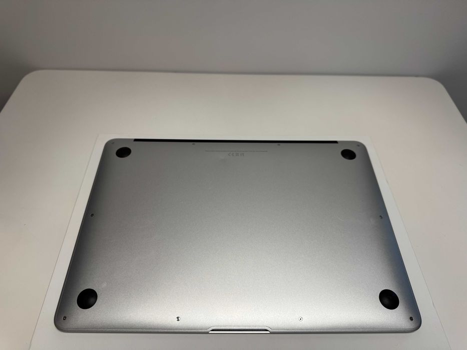 MacBook Air 13” (2017) | i5 / 8 GB RAM / 128 GB SSD | Idealny stan