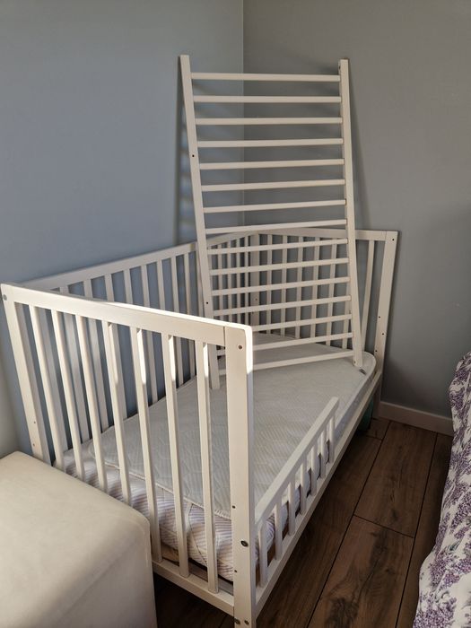 Łóżeczko dziecięce z materacem