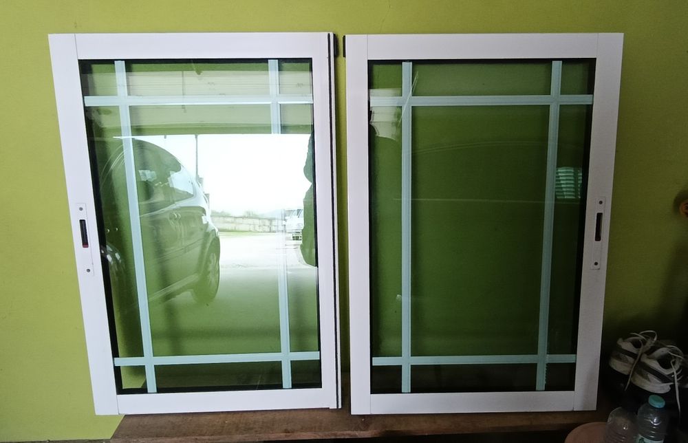 Janela completa em bom estado