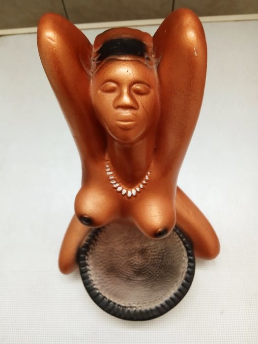 Статуэтка негритянка