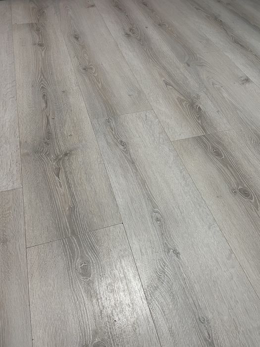 Продам абсолютно новий ламінат