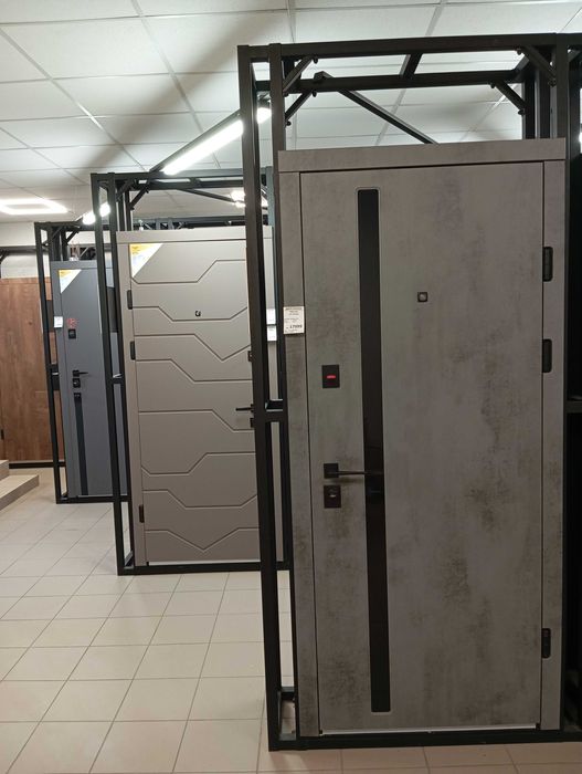 Вхідні двері  MAGDA мІжкімнатні KORFAD  вікна STEKO.REHAU