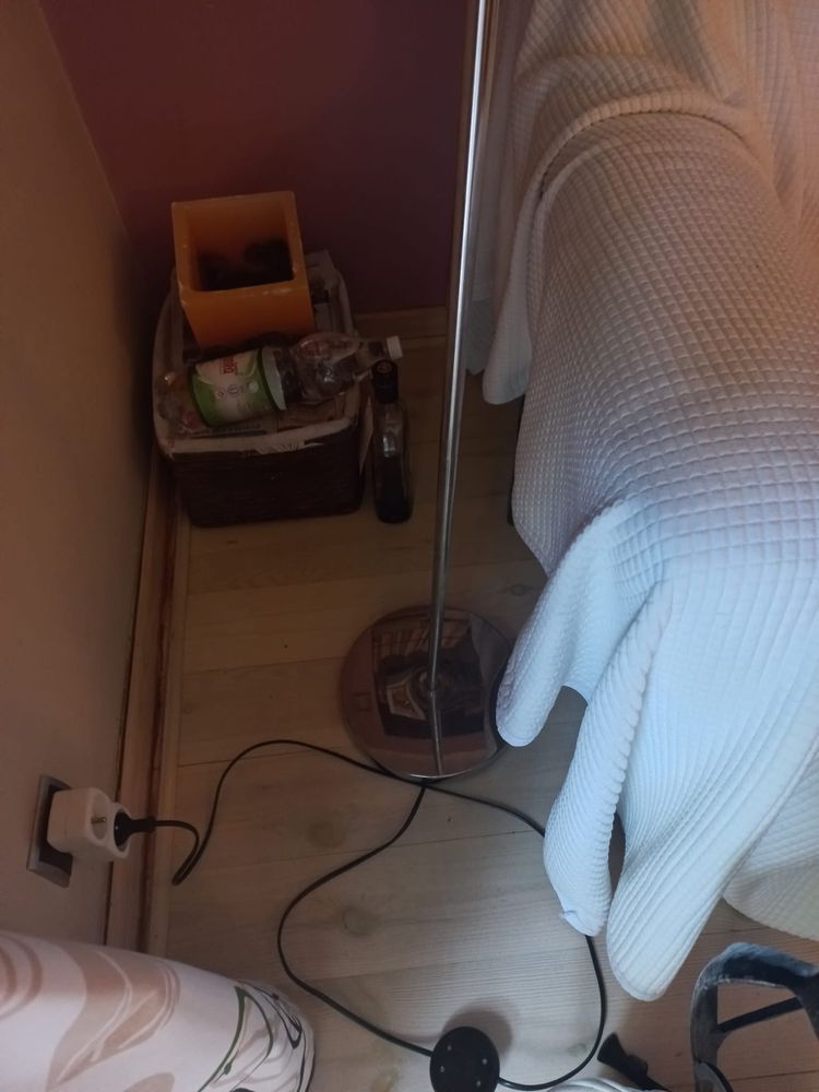 Srebrna Stylowa lampa pod podłogowa