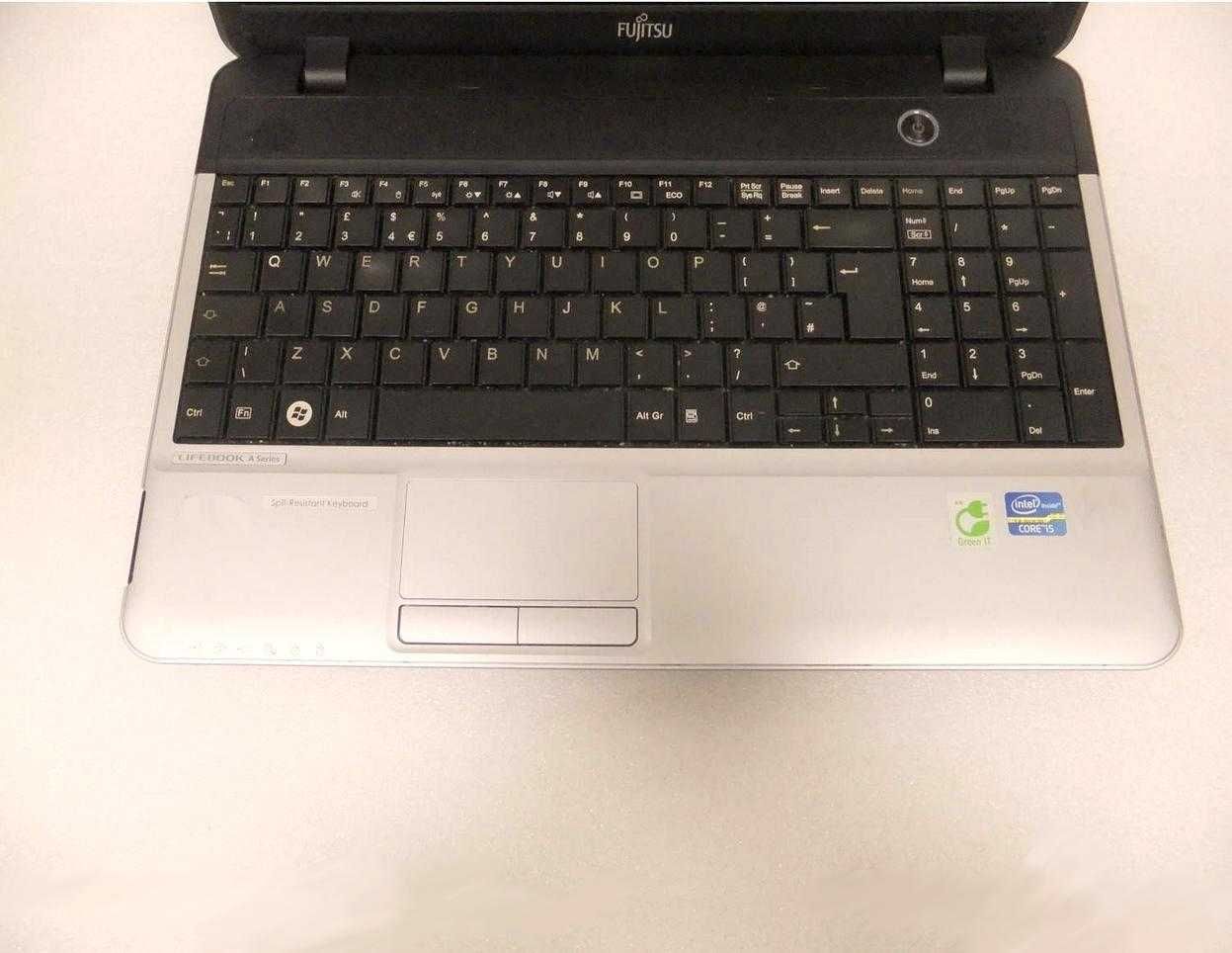 Fujitsu Lifebook A531 z Windows 10 PRO SSD 8G RAM i3