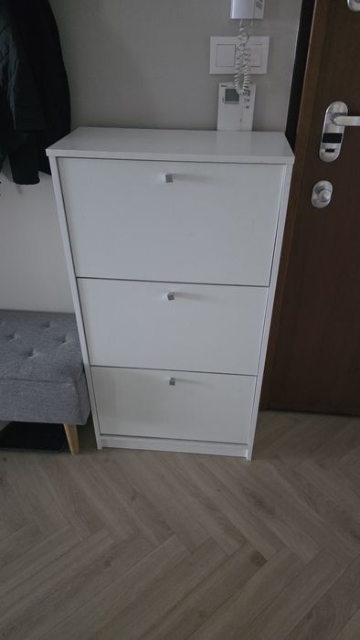 2 szafki na buty super stan tanio.