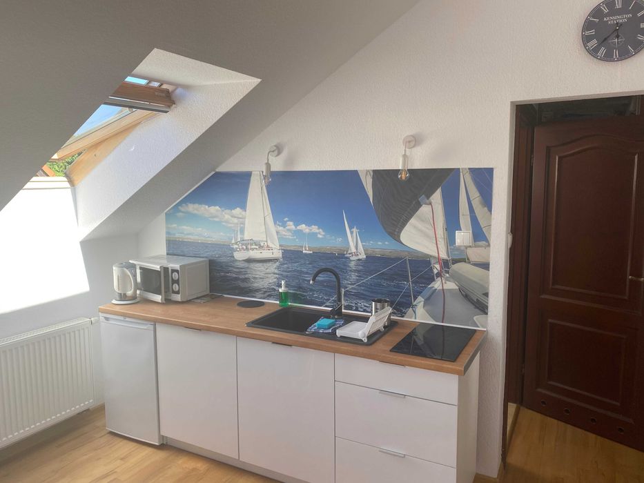 Wynajem dlugoterminowy nad morzem, pokój przy plaży z aneksem basenem