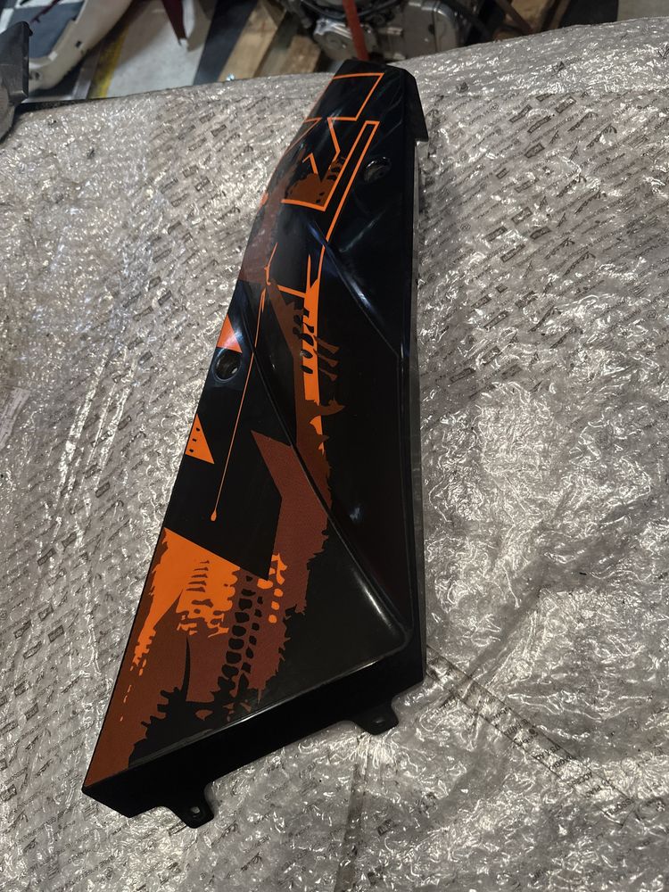 KTM 690 DUKE SM Bok Osłona Owiewka Lewa N1063