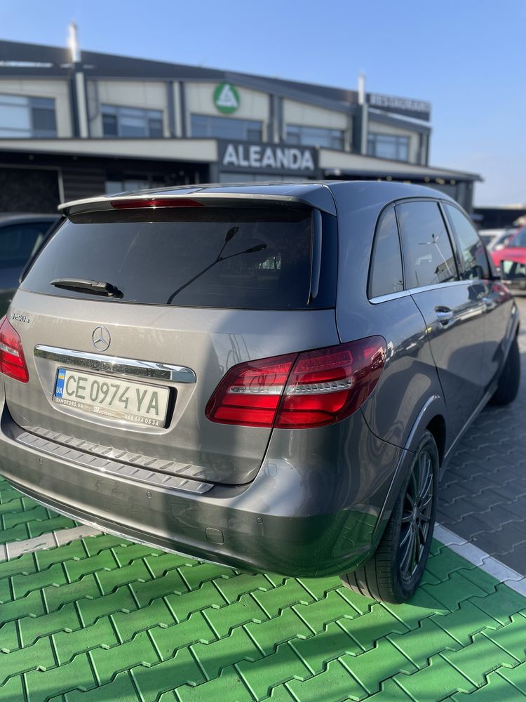 Mersedes Benz B 250 E електромобіль 2016р.