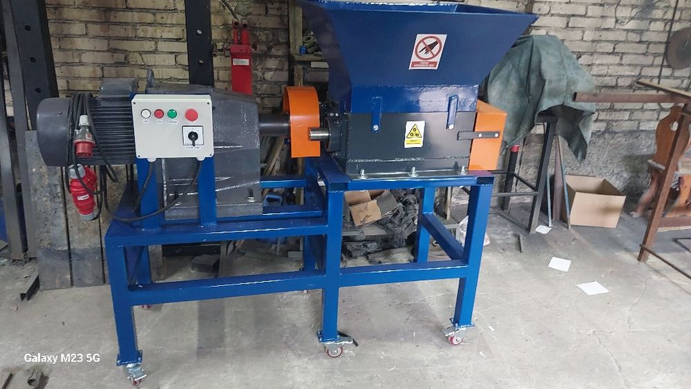 Rozdrabniacz dwuwałowy/Shredder sr 500mm silnik 5.5kw noże Hardox