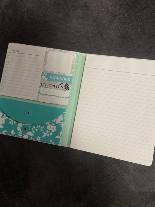 Блокнот з стікерами нотатниками.