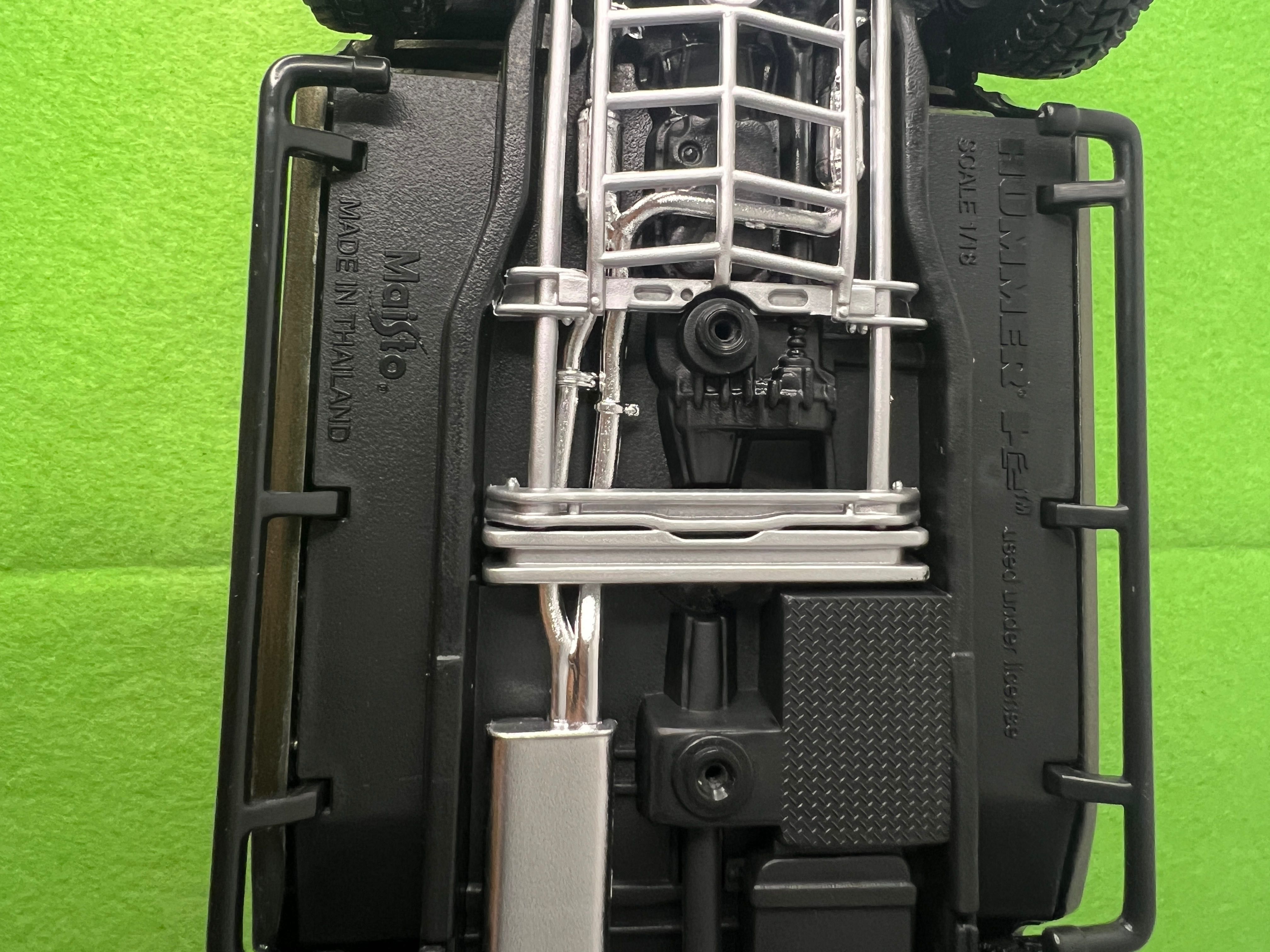 Hummer H2 Maisto 1:18 Verde Tropa – SUV Raro