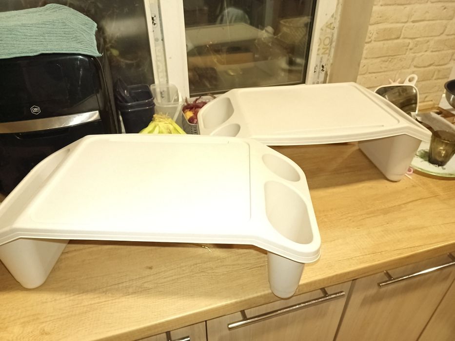 Столик унiвepcальний з плаcтмаcи, 58х30х21 см, вжив, 1шт-100₴
Код: 154