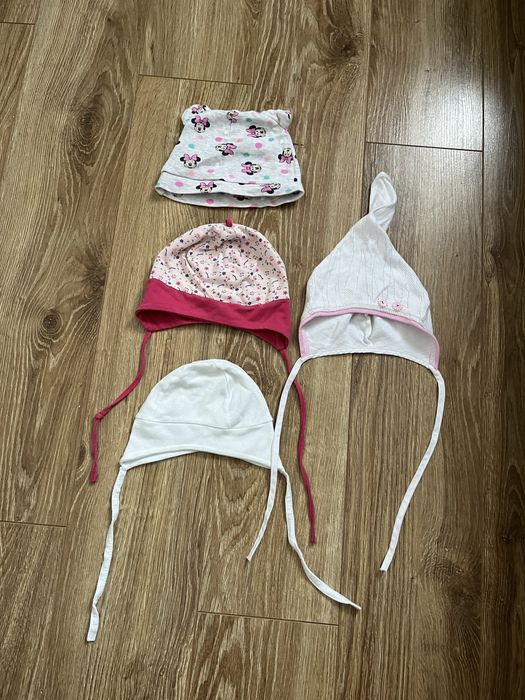 24 dziewczece czapeczki