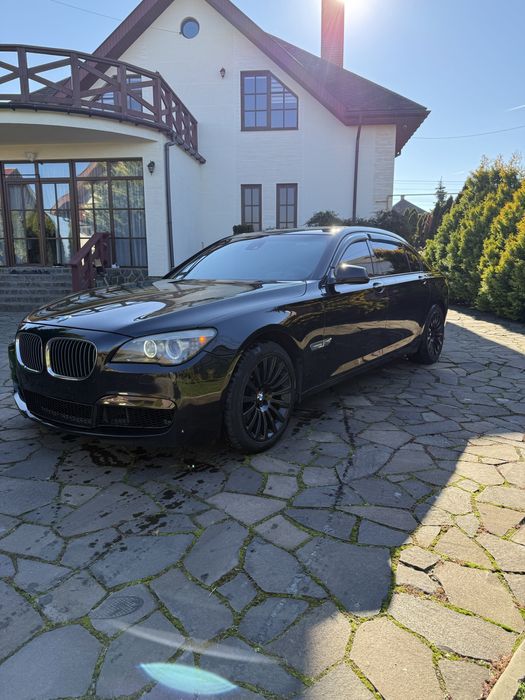 BMW 750 long 4.4 бензин