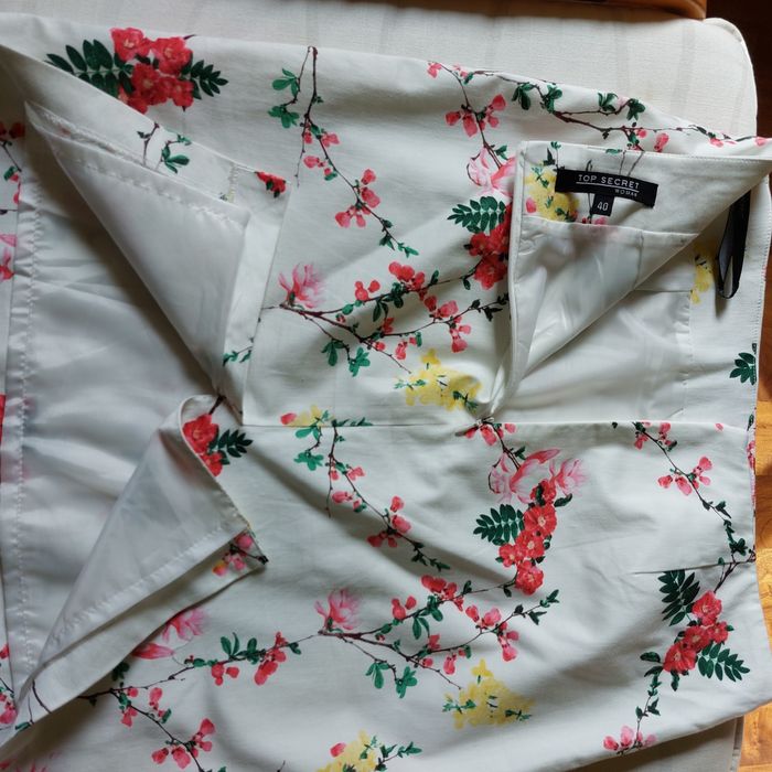 Marynarka i spódnica w kwiaty r.38 Top Secret