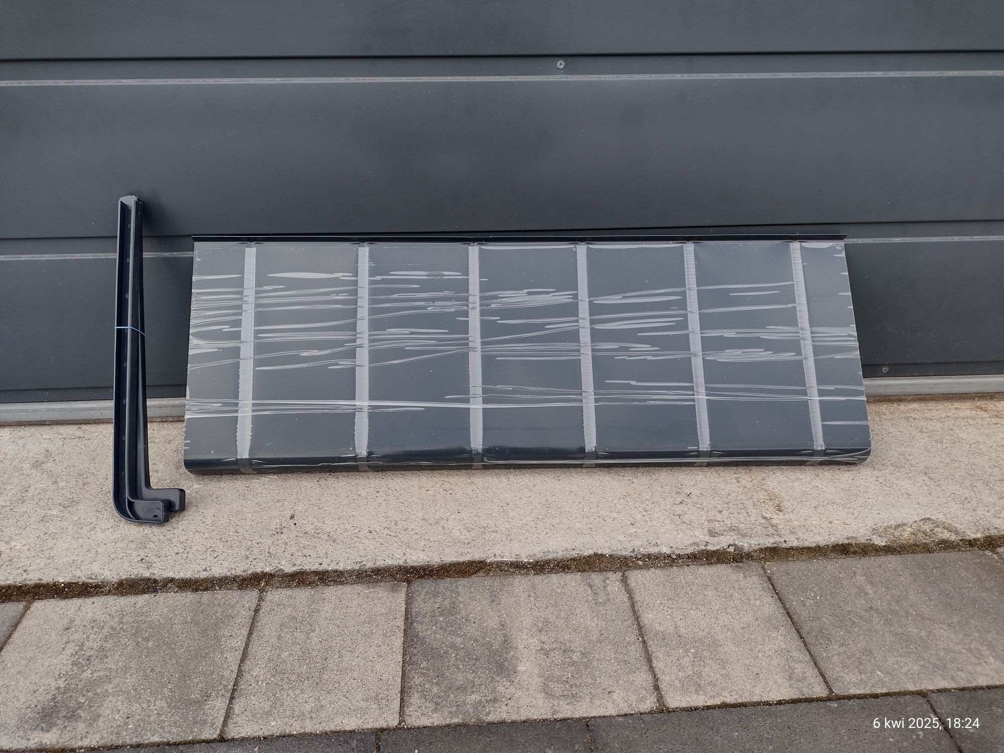 Parapet zewnętrzny aluminiowy 6 sztuk + komplet zaślepek.. Grafit.