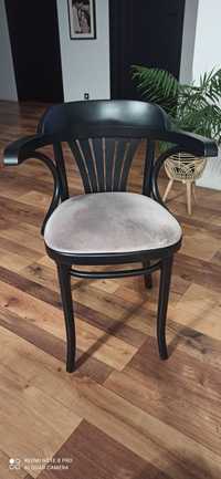 Krzesła Fameg czarne