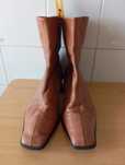 Botas curtas em pele 39