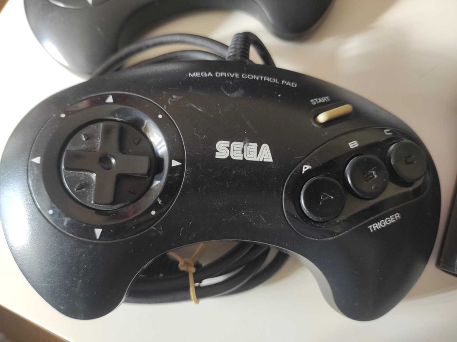 Consola Sega Megadrive 2 com 3 Comandos e 7 Jogos