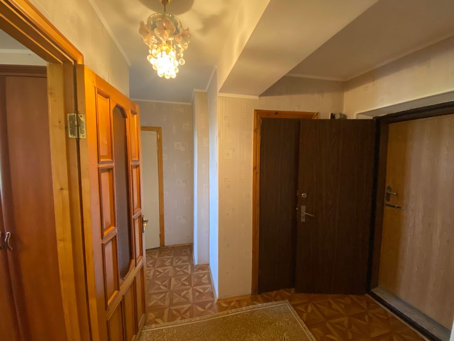 Продаж 2к/кв з додатковою кімнатою на мансарді в центрі міста (л1)