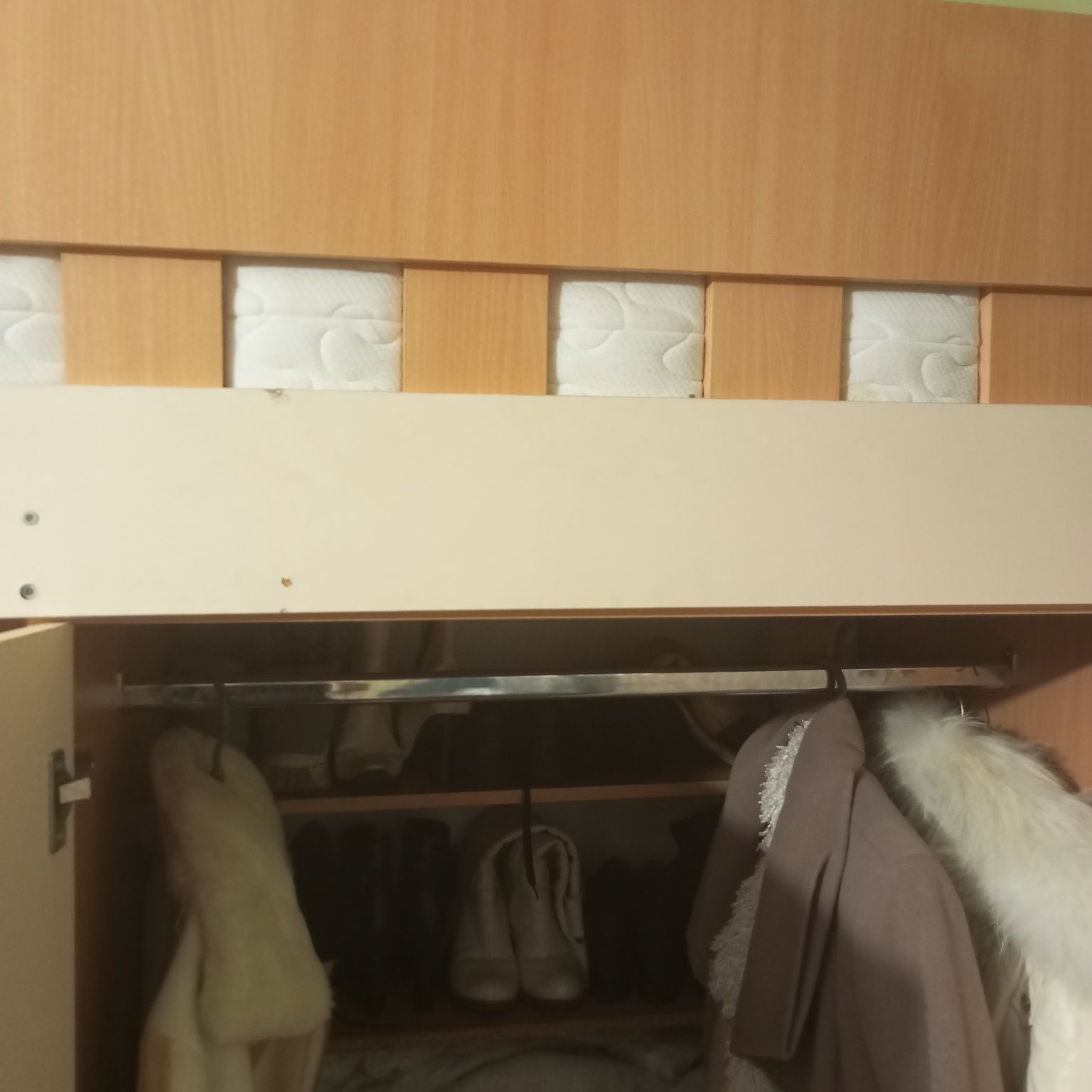 Дитяче двоповерхове ліжко
