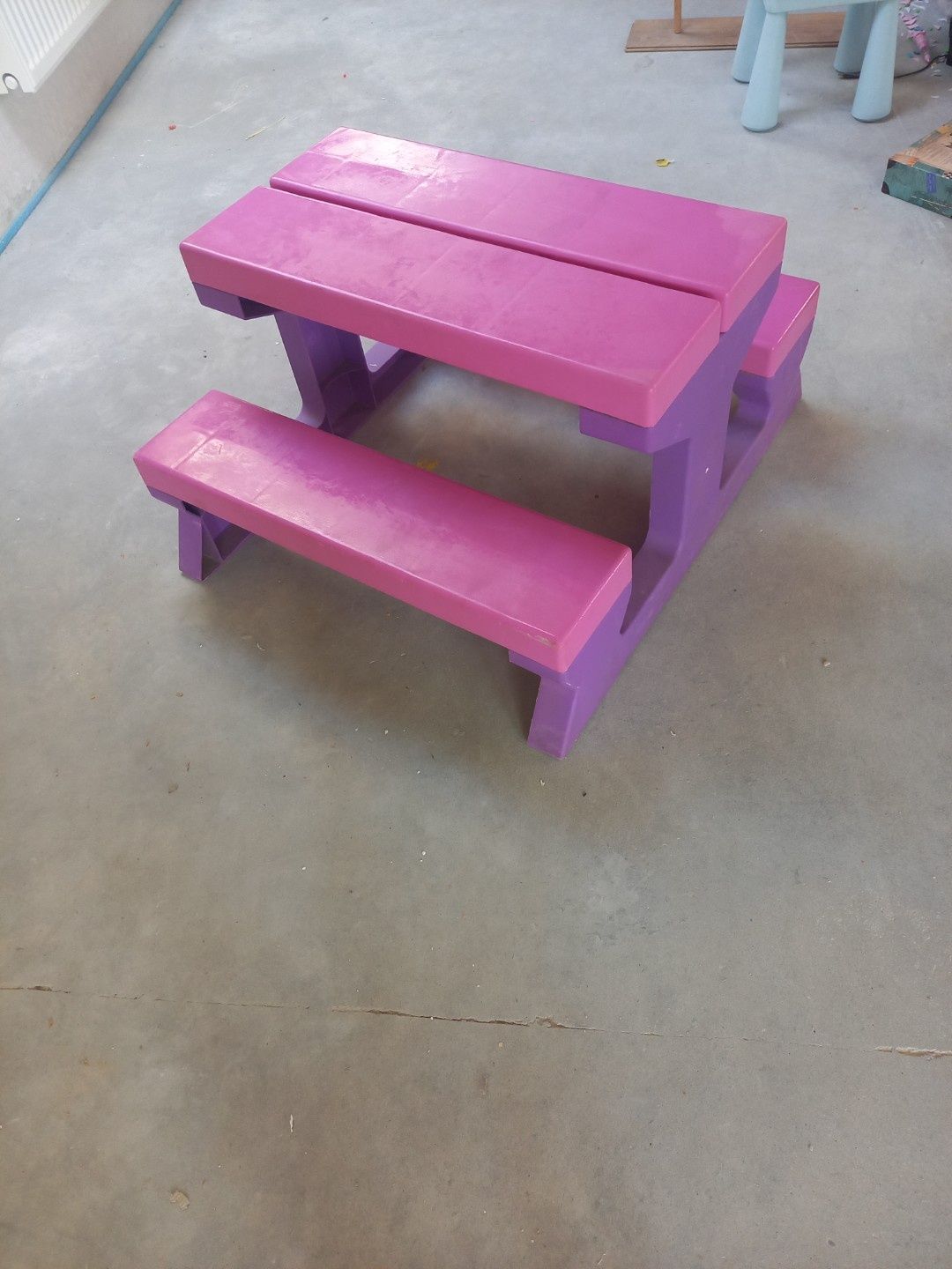 Zestaw ogrodowy stolik z ławkami dla dzieci