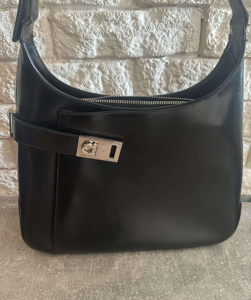 Сумка багет salvatore ferragamo