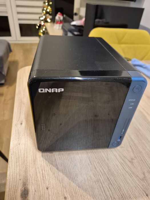 Serwer NAS Qnap TS-453be 8 GB ram, 3x 4TB HDD
