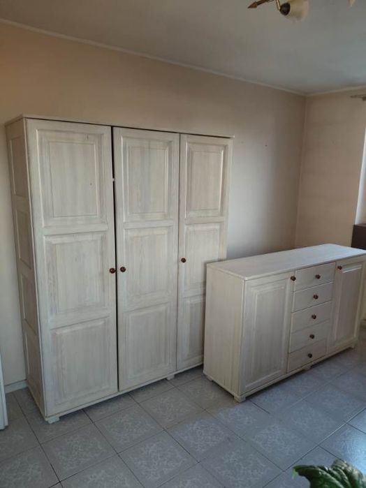 Szafa i komoda z litego drewna w stylu prowansalskim