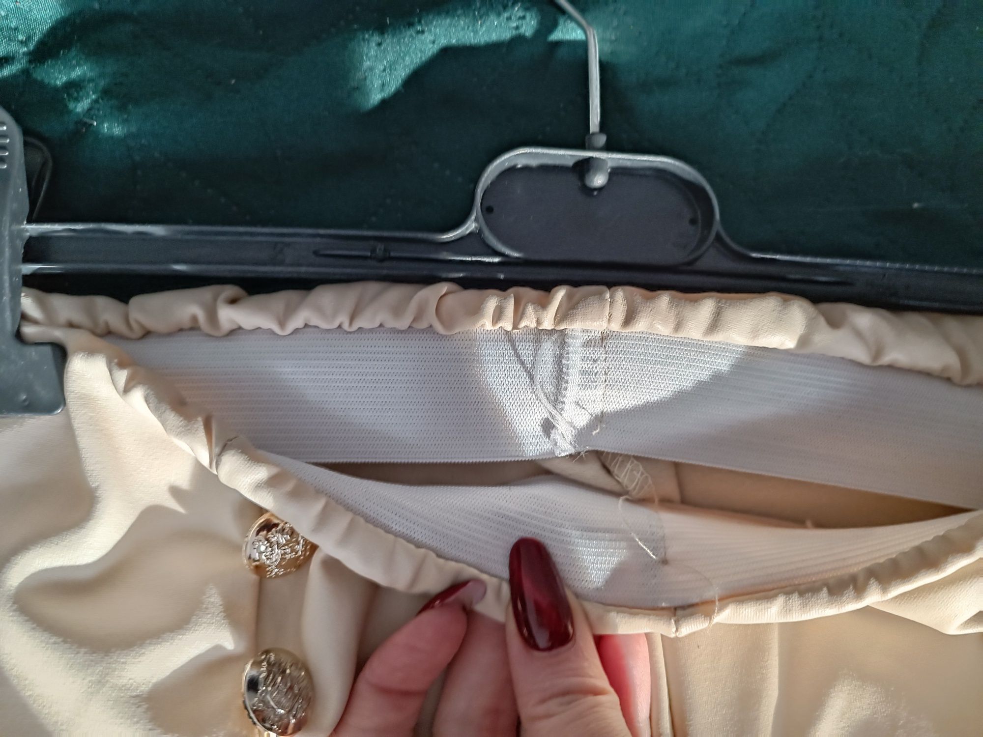 Nowe spodnie woskowane eleganckie ecru legginsy