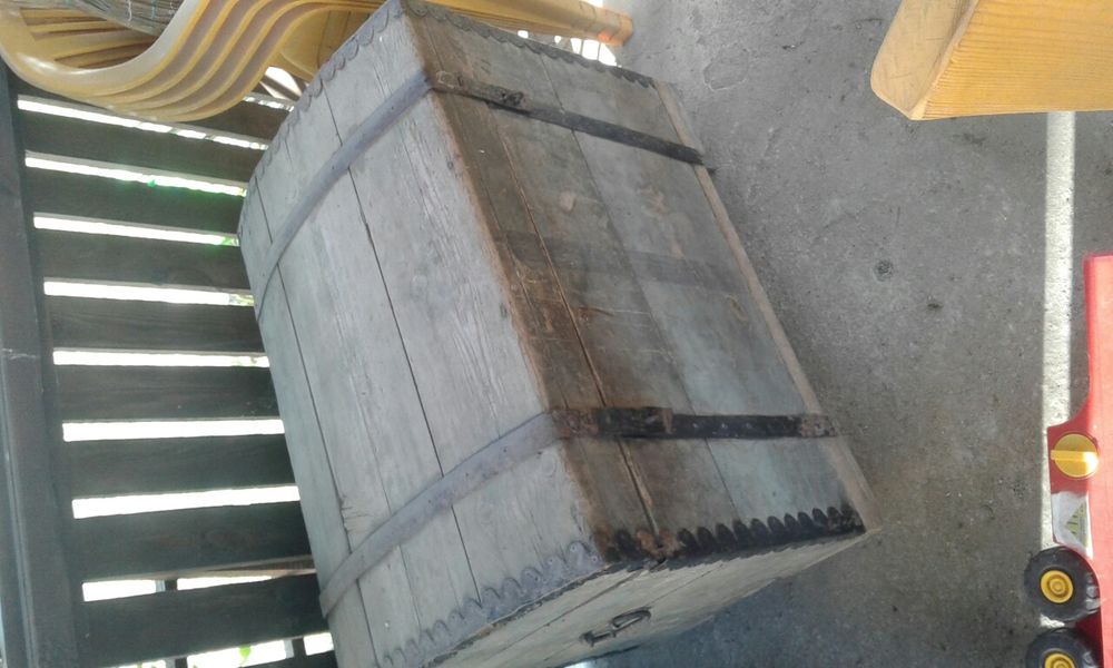 Kufer zabytek okuty antyk