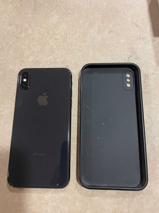 IPhone X 64GB c/ capas e peliculas