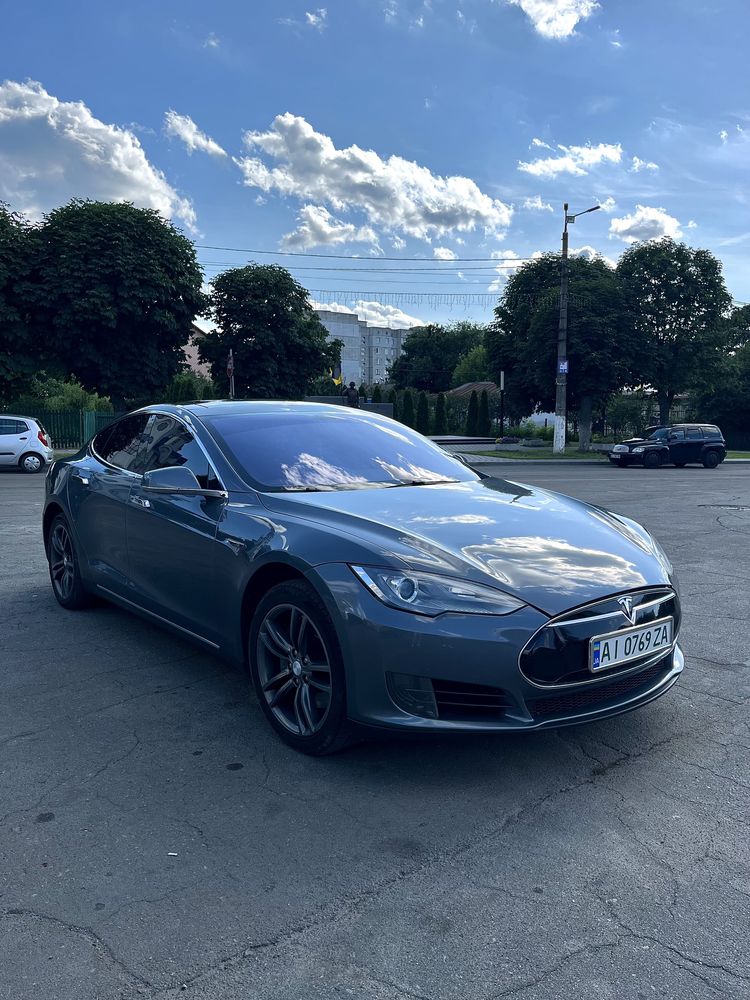 Tesla model s 2013