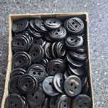 Guziki plastikowe czarne 160 sztuk