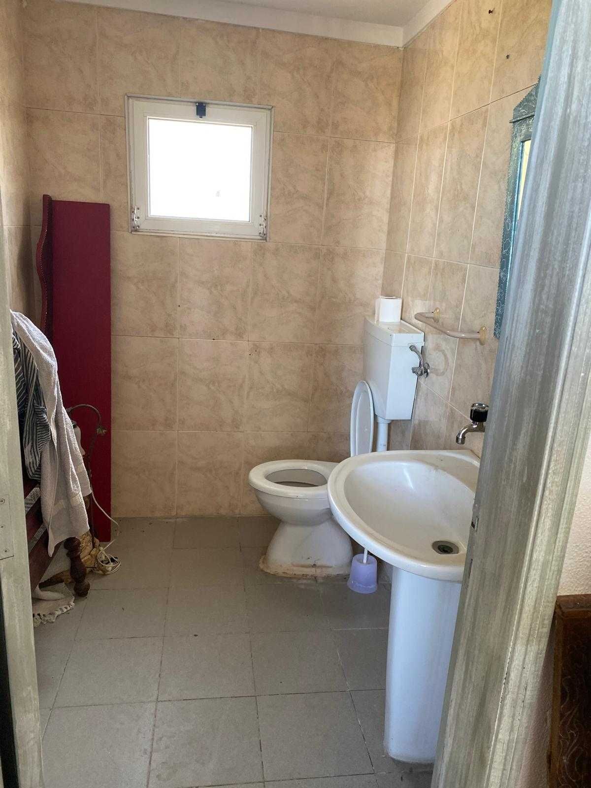 Arrenda-se Armazem com 200m2, em Benavente