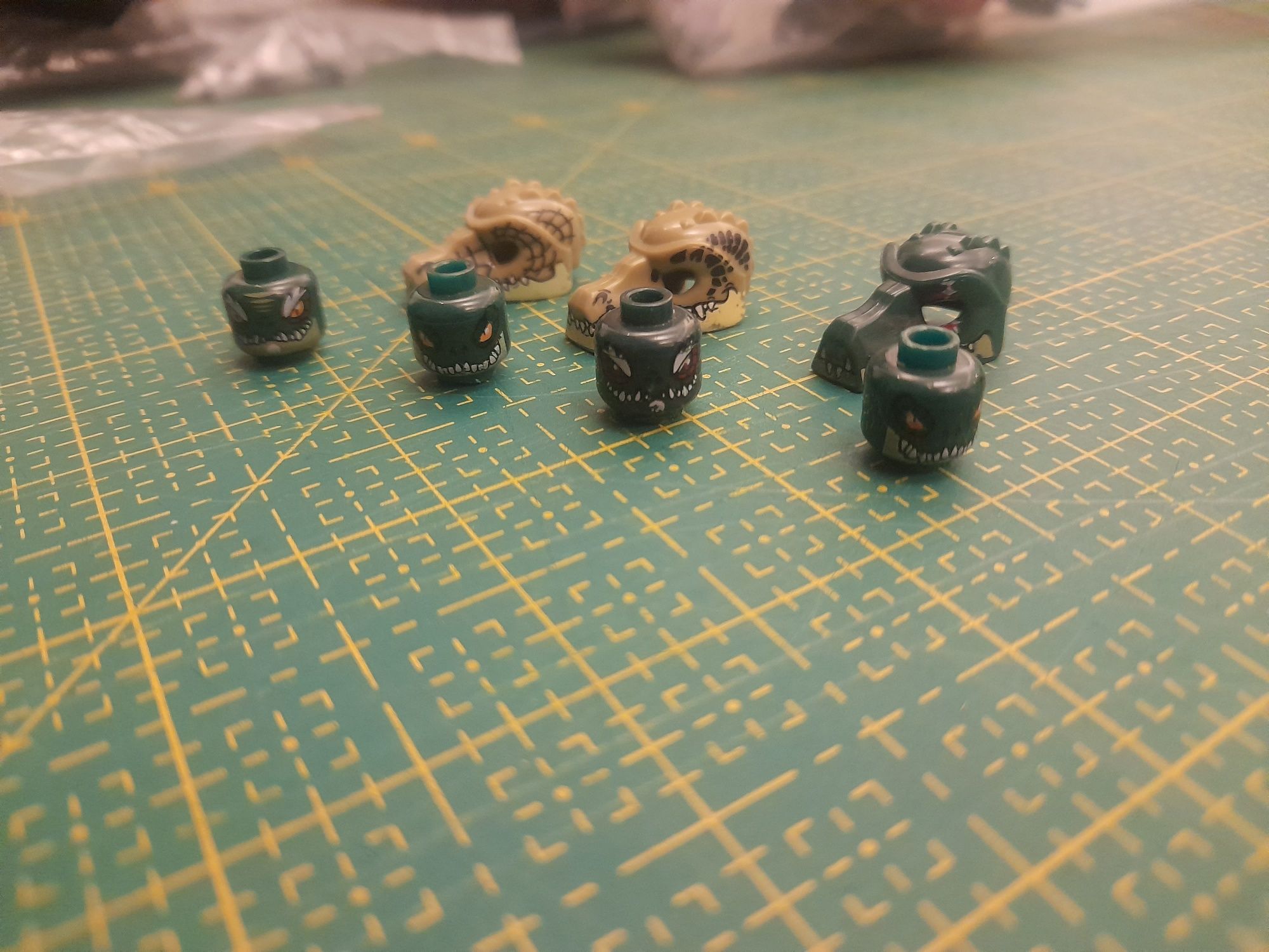 Zestaw 9 figurek lego i kompatybilnych - chima + brelok + dodatki