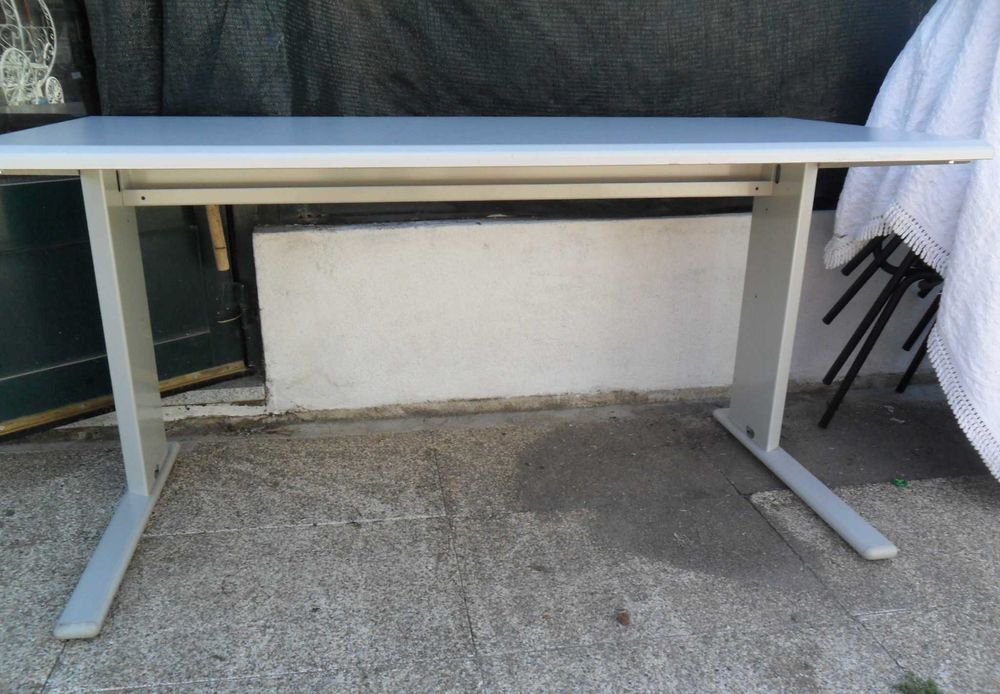 Secretária metálica